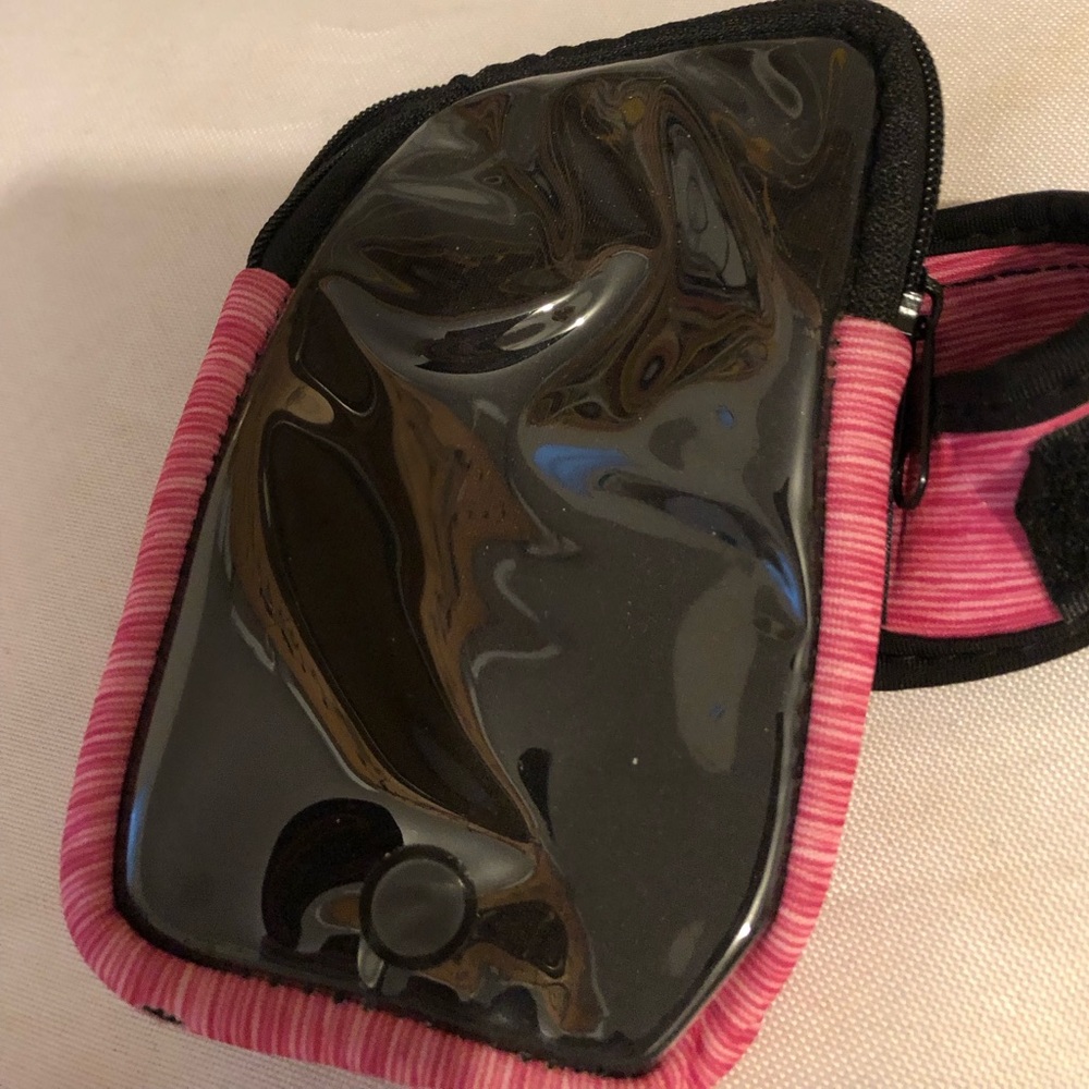 Black and Pink Arm Band Phone Holder- 54A $12 or 🎉